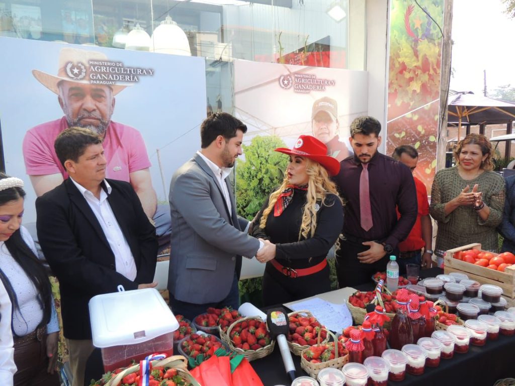 Del agro a la política: Richard López impulsa la industrialización del tomate y se lanza a la concejalía.