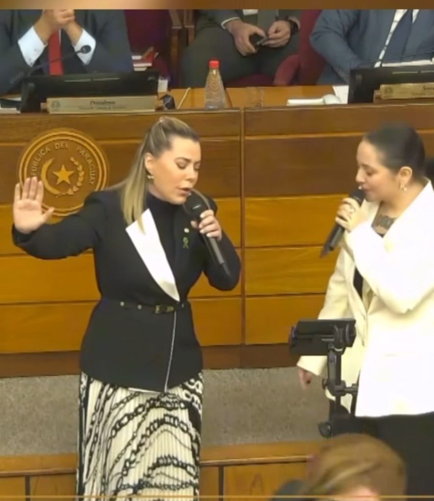 La senadora Lizarela Valiente celebra el Día de la Guarania desde el Congreso