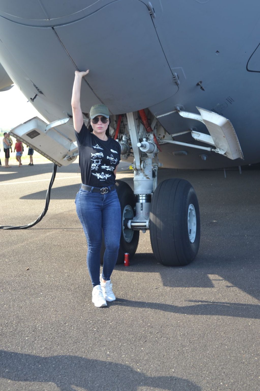 La exmodelo Fanny Funk revoluciona el cielo con la Expo Aeronáutica 2025