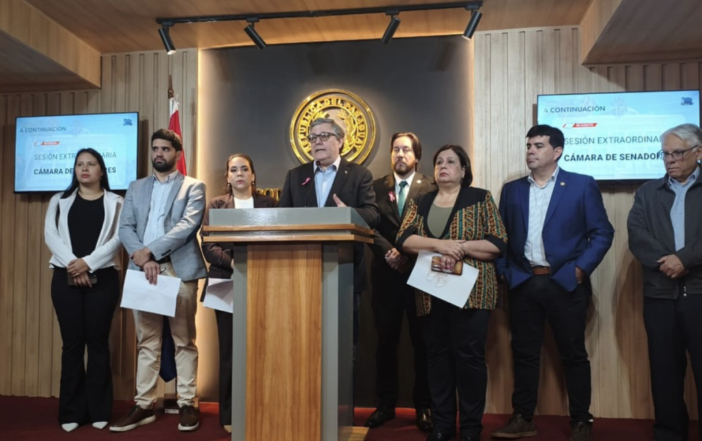 Oposición presenta denuncia penal contra Santiago Peña por enriquecimiento ilícito y abuso de poder