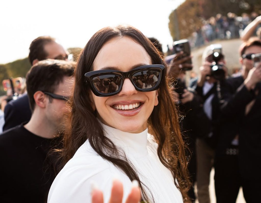 Rosalía deslumbra en el desfile de Schiaparelli SS26 en París