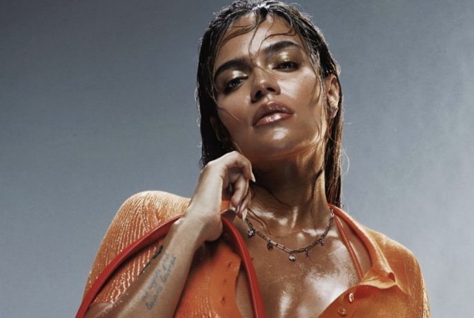 Karol G sorprende al mundo de la moda con una colección junto a Diesel