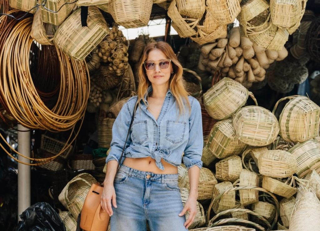 Bárbara Lombardo cautiva a sus seguidores durante su visita al Mercado 4 de Asunción