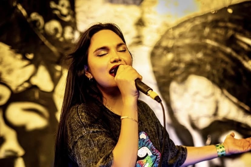 Consuelo convierte su dolor en música con su nuevo single