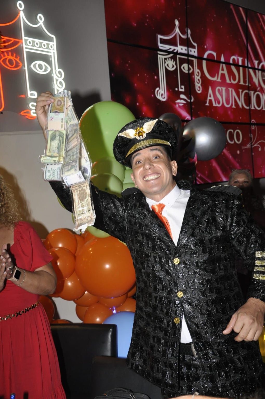 FRANCISCO ARCE FESTEJÓ SU CUMPLE COMO SE FESTEJA EL ÉXITO