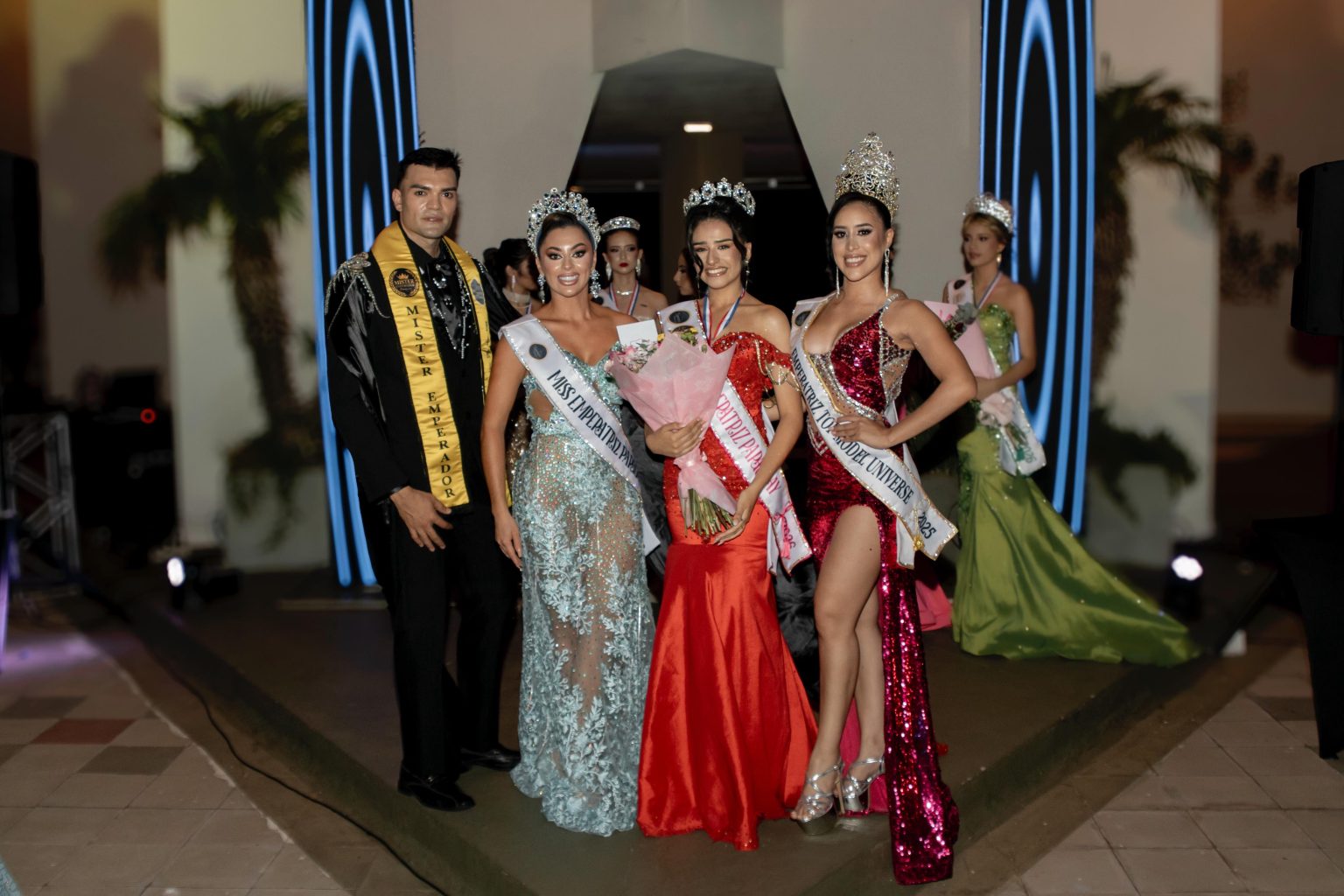 Emperatriz Paraguay coronó a sus nuevas reinas Teen en una noche de glamour y talento