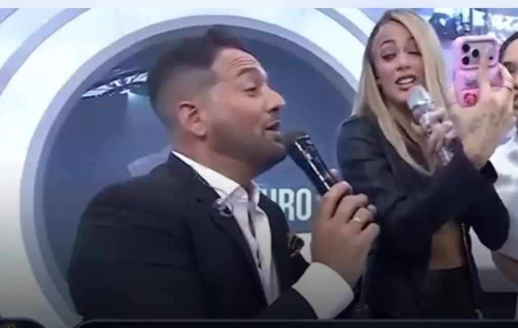 Kike Casanova cruzó el límite y dejó incómodos a Tini Stoessel y Rodrigo De Paul