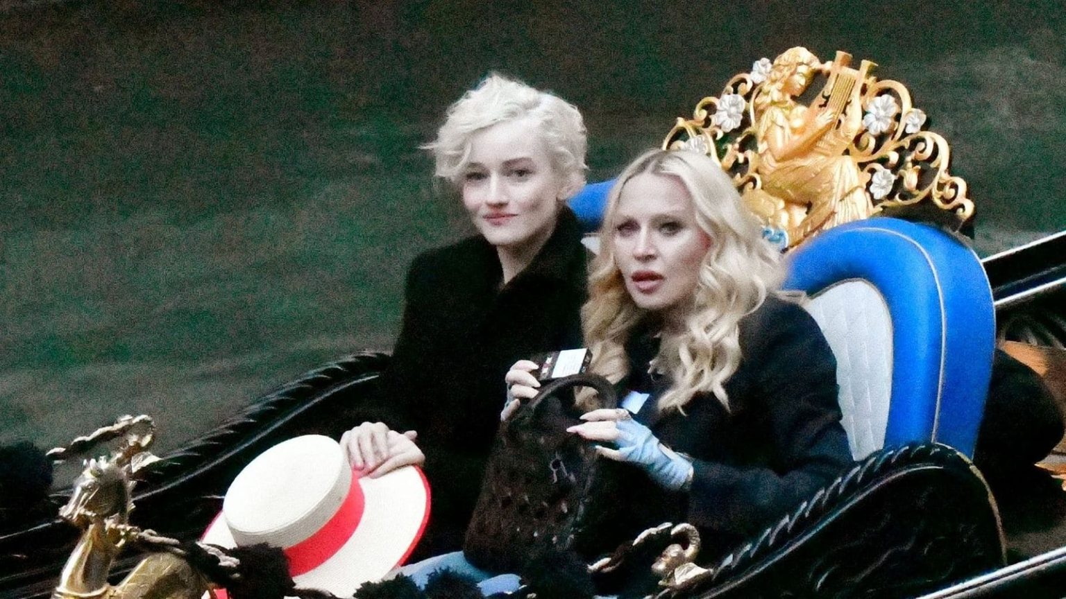 Madonna y Julia Garner ponen a Venecia bajo su glamour
