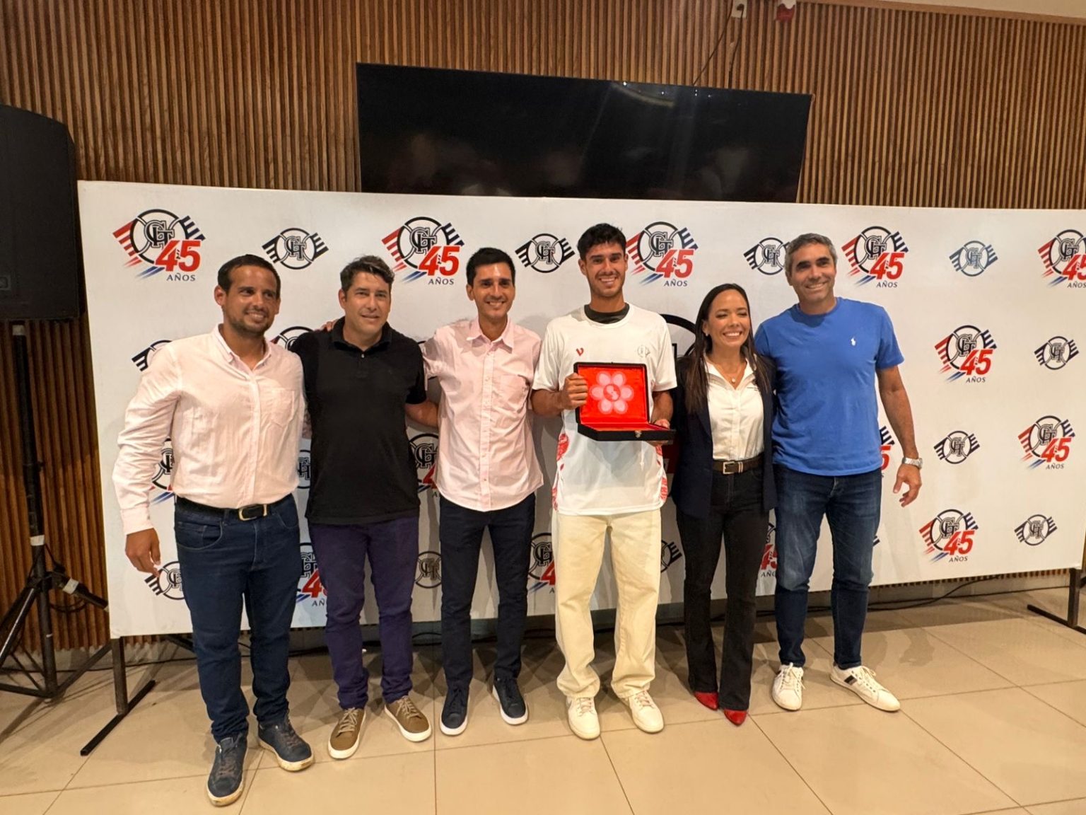 VALLEJO ROMPE EL MOLDE Y PARAGUAY LO CELEBRA