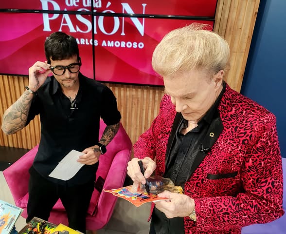 Nostalgia en vivo: Juan Carlos Amoroso se emociona al reencontrarse con los muñecos de Supercatch