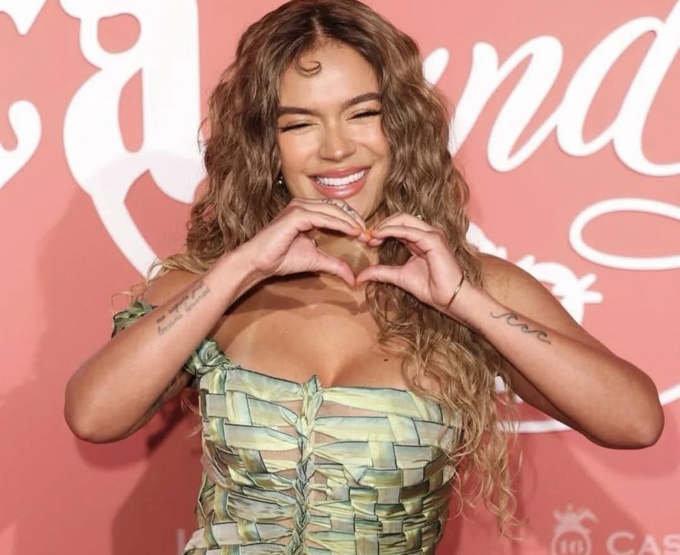 Karol G lanza Baby Pelón solidario para apoyar a niños con cáncer