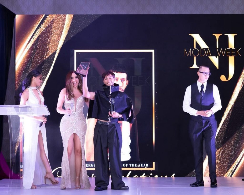 Del Bronx al spotlight fashion: Jesse Lee conquista NJ MODA Week con alta moda inspirada en anime