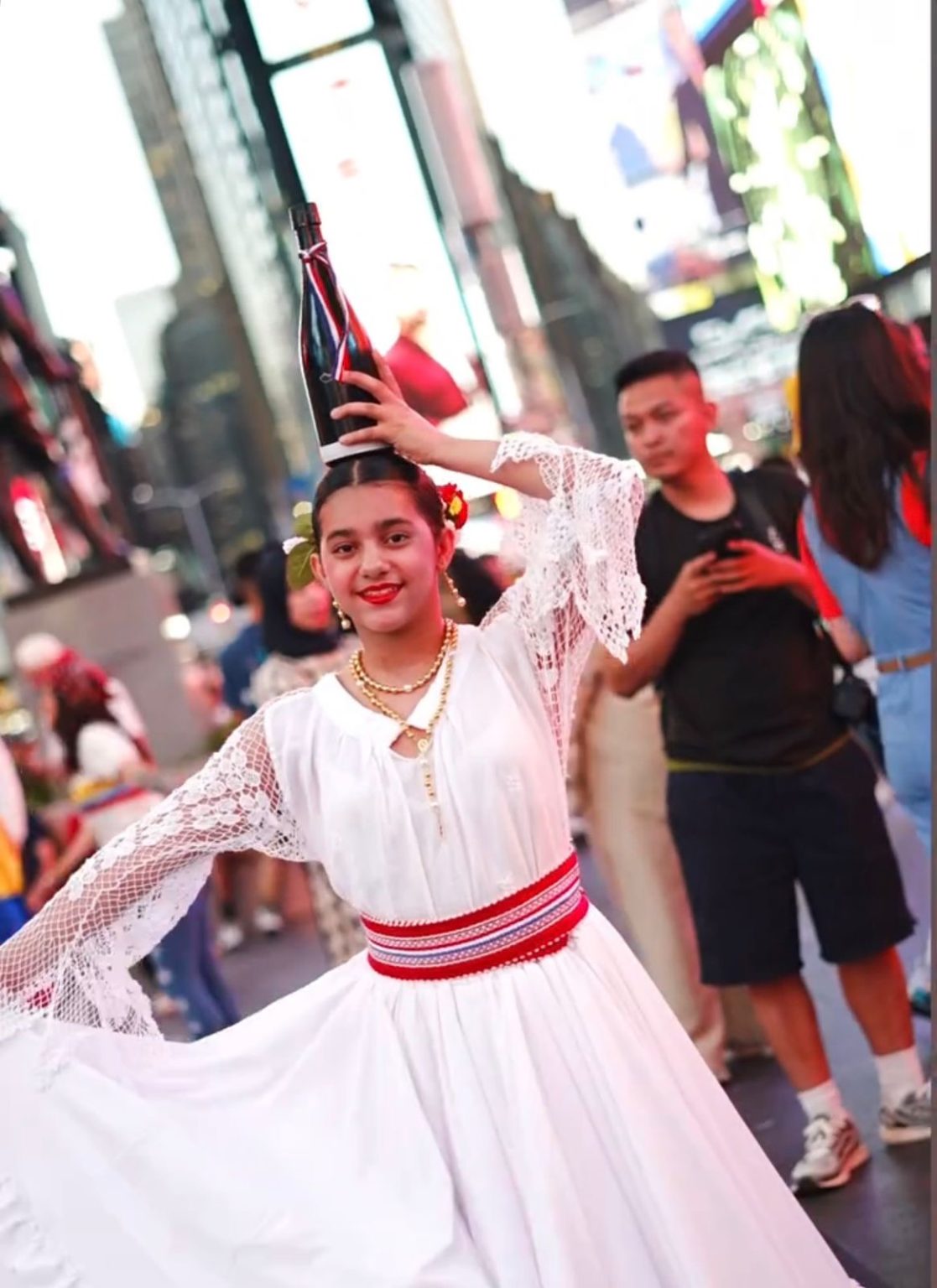 Paraguay conquistó Times Square con danza, color y tradición