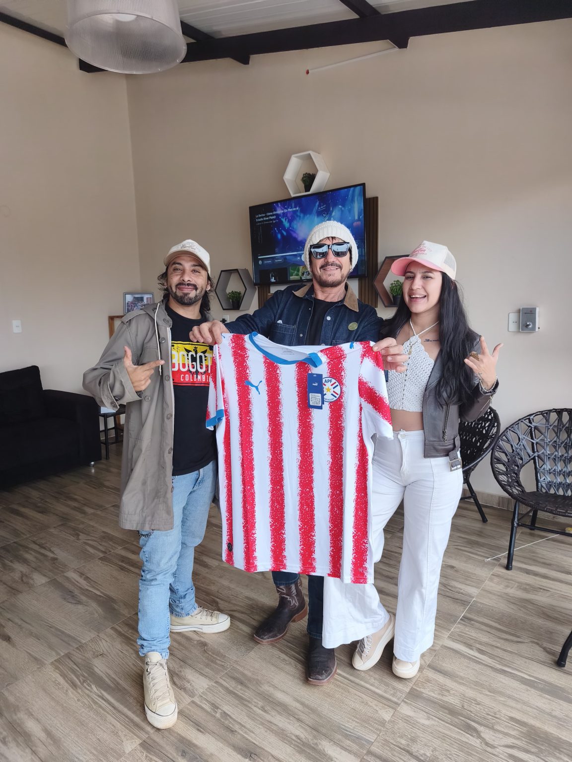 ¡La Albirroja ya tiene himno! Meno Fernández y Chabely Fretes lanzan “Arriba Paraguay”
