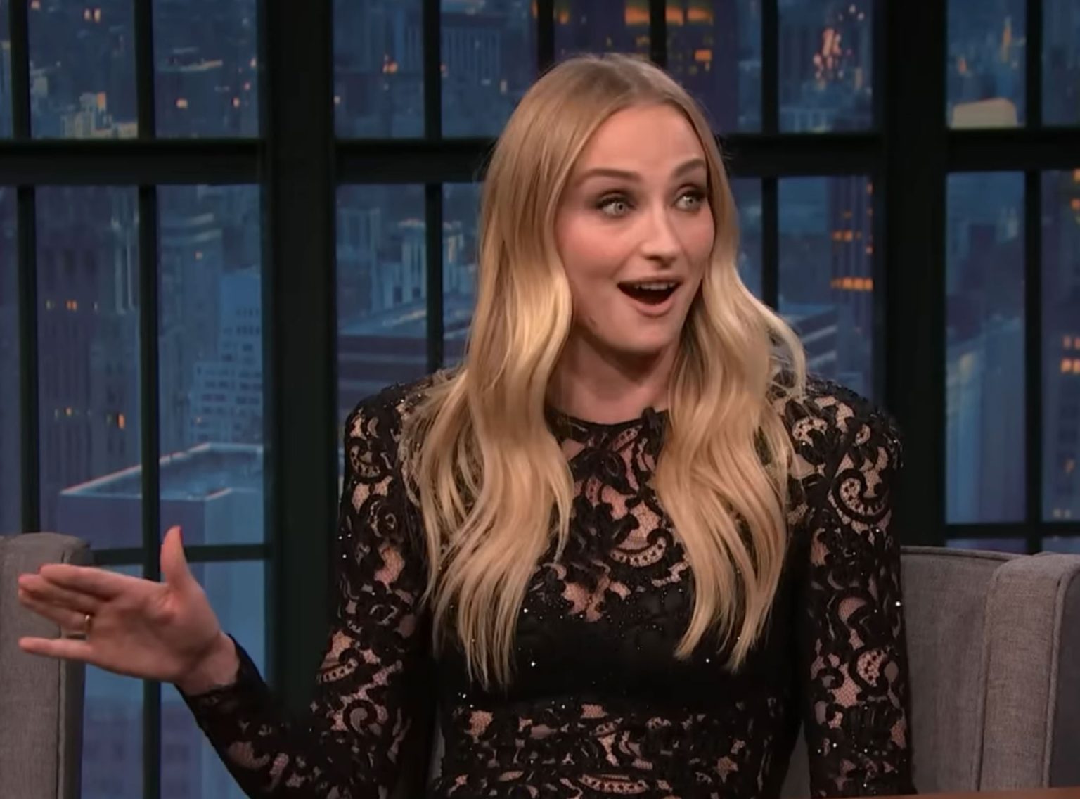 Sophie Turner enfrentó uno de los besos más incómodos de su carrera con Kit Harington