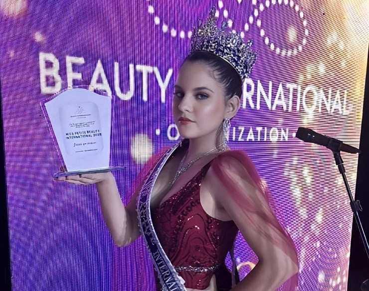 Luanna Cáceres Guillén conquista el título de Miss Petite Beauty Internacional 2025!