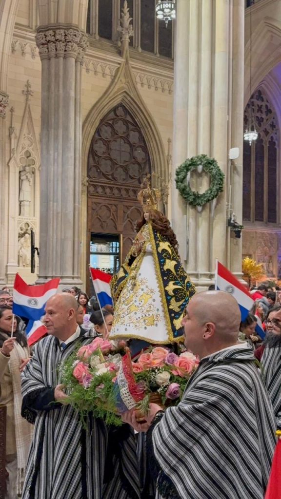 Paraguayos celebran a la Virgen de Caacupé en la Catedral de San Patrick en Nueva York