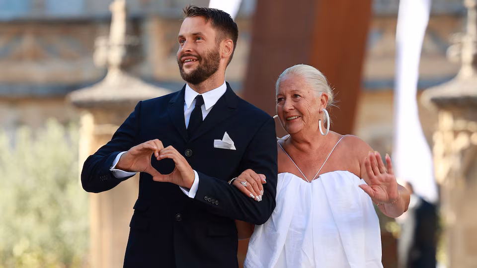 Jacquemus sorprende al nombrar a su abuela de 85 años como primera embajadora de su marca