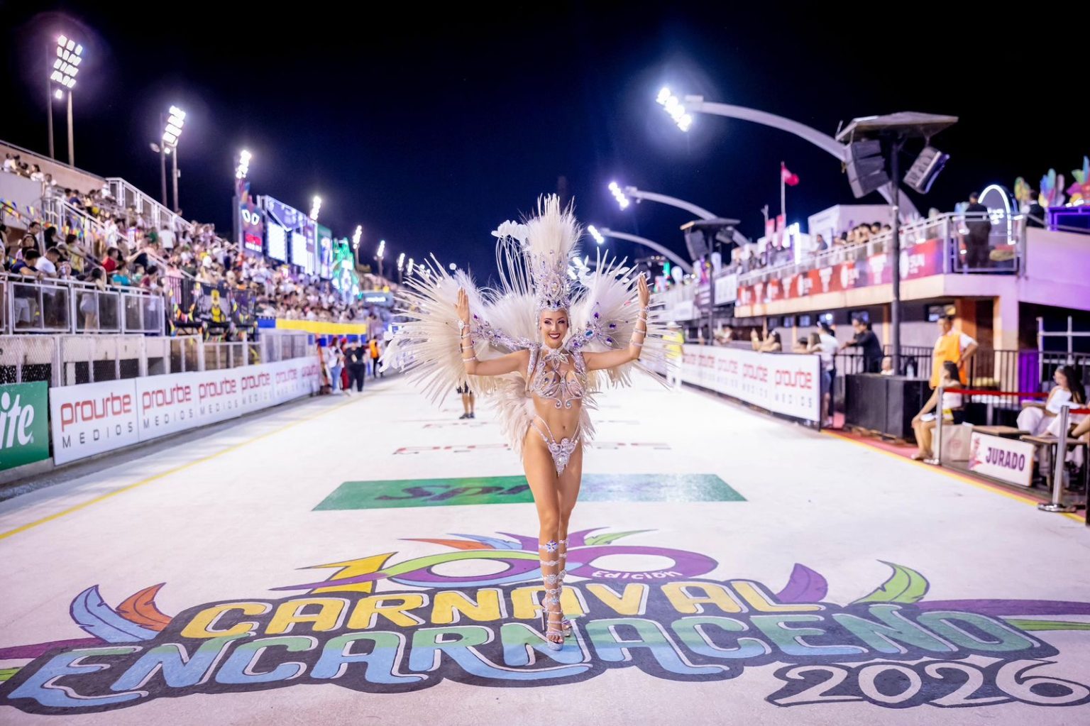 Fátima Rodríguez deslumbra en el cierre del Carnaval Encarnaceno 2026