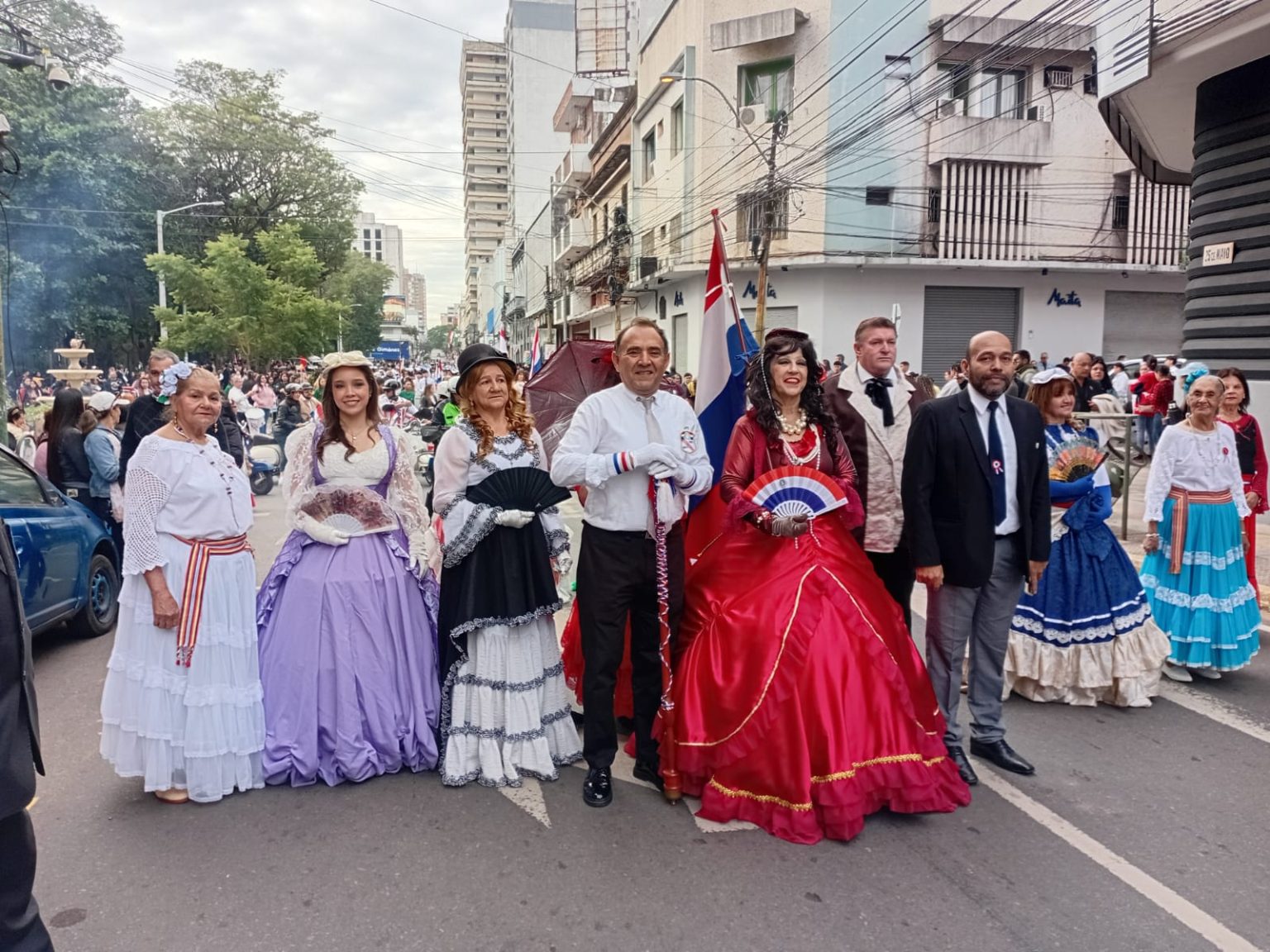 ASUNCIÓN VIVIÓ UN IMPACTANTE DESFILE PATRIÓTICO RUMBO A LOS 150 AÑOS DEL CNC